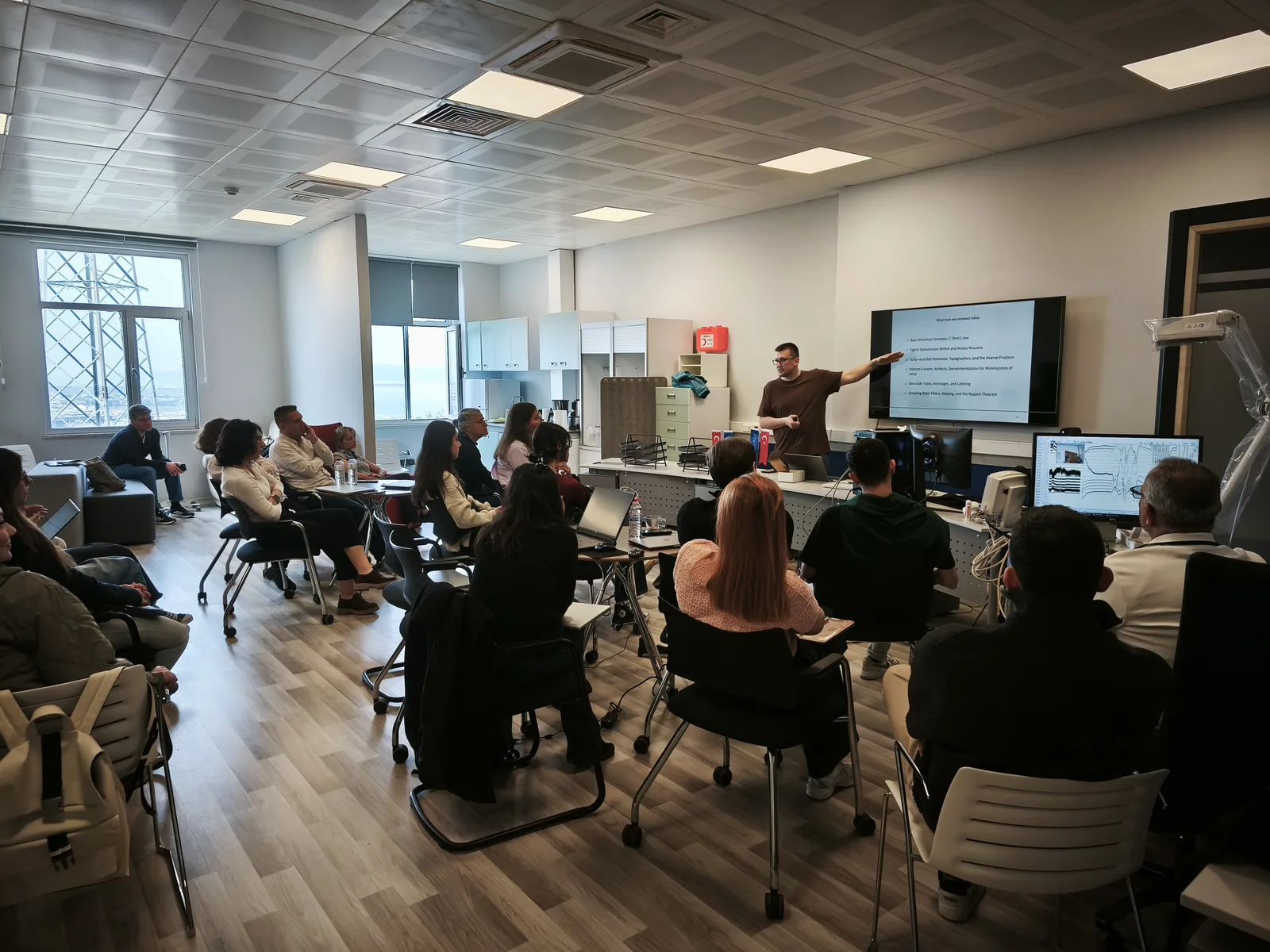 Participants following the EEG tutorial in the VR/AR Lab